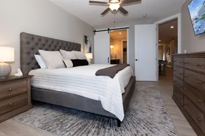 Photo 3 - Topsider Condo w/ Stunning Lake Views, Shuffleboard & King Beds