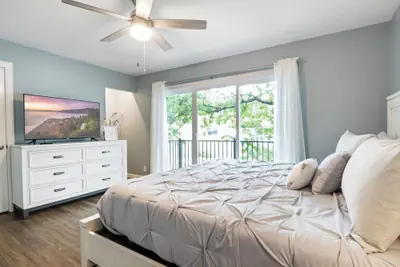 Photo 3 - Our Cove Retreat - Perfect for Wave-free Swimming, Tanning & Prime Location Fun!