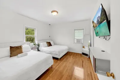 Photo 5 - Spacious 3BR Luxe Escape near NYC