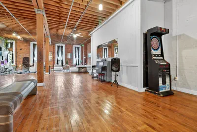 Photo 2 - Huge 'man Cave' 2 Mins From Downtown Detroit 1 Bedroom Apts