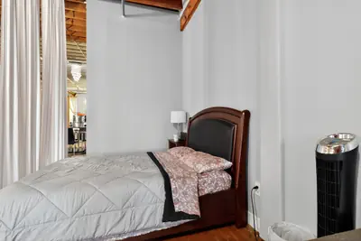 Photo 5 - Huge 'man Cave' 2 Mins From Downtown Detroit 1 Bedroom Apts