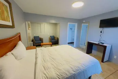 Photo 2 - Parklane Motel