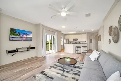Photo 3 - Upstay Pet Friendly Condo 6 Minutes From Disney