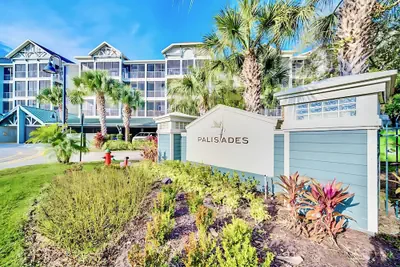 Photo 4 - Beautiful Condo w Outdoor Pool and Sauna