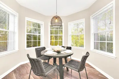 Photo 3 - Upstay: Pet-friendly Family Condo w Poolsleeps 8