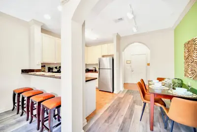 Photo 2 - Upstay - Condo w Pool - Near Disney!