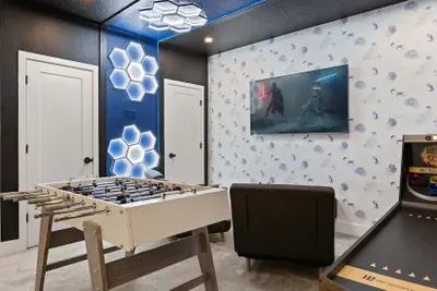 Photo 4 - Upstay-luxury 3BR Home w Private Pool & Games Room