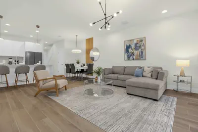 Photo 2 - Upstaymodern 4BR Family Townhome w Private Pool