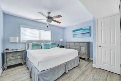 Photo 2 - Gulf Coast Beach Front Condo With Private Balcony