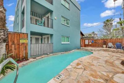 Photo 5 - Gulf Coast Beach Front Condo With Private Balcony