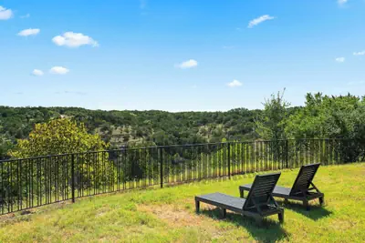 Photo 3 - Luxury Hilltop Villa With Hot Tub & Scenic Views