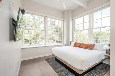 Photo 5 - The 333 Suites 203 - Stay for 6