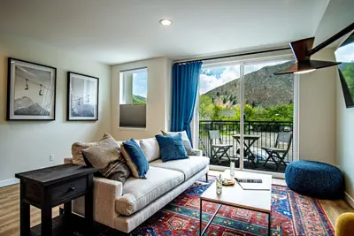 Photo 2 - Mountain View Villa - Lux 3BD W/roof Terrace - Downtown Hailey
