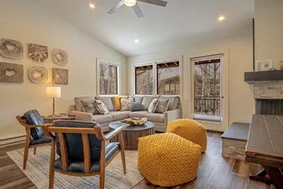 Photo 2 - Warm Springs Retreat - Prime Location Near Downtown & Ski Lifts