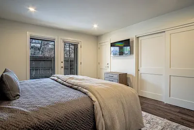 Photo 4 - Warm Springs Retreat - Prime Location Near Downtown & Ski Lifts