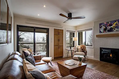 Photo 2 - Classy, Contemporary, Cozy, Sun Valley con With Community & Resort Amenities
