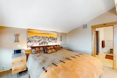 Photo 5 - Corrock Style - Luxury Hot Tub Home Near Ski Lifts & Downtown Ketchum!