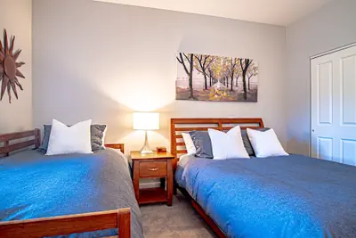 Photo 5 - Snow Star Skylight - 3BD 3BA - Hot Tub, Gym, Walk to Ski!