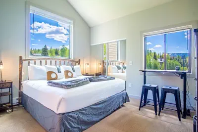 Photo 5 - Modern Golf View Condo + Resort Amenities
