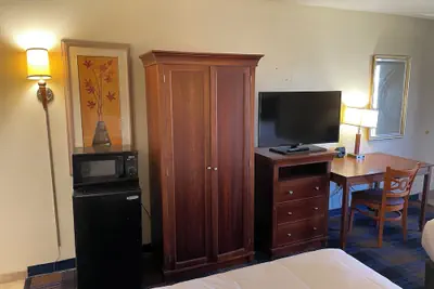 Photo 4 - Millennium inn
