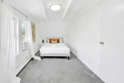 Photo 2 - Luxury 5 BR Home Free Parking