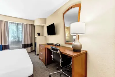 Photo 5 - Aurora Inn