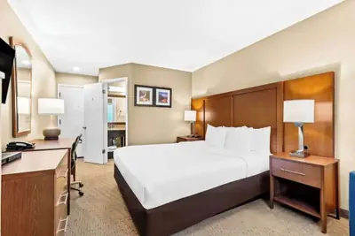 Photo 4 - Aurora Inn