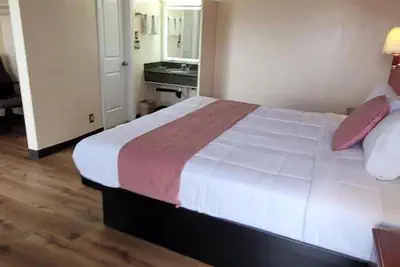 Photo 4 - Espana Motel