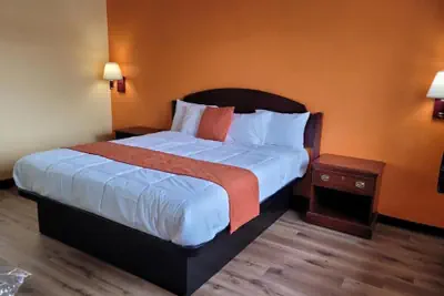 Photo 3 - Espana Motel