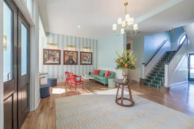 Photo 4 - The Laurel Hotel