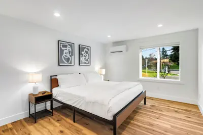 Photo 5 - Sunny 3BR Retreat Near Everet Waterfront