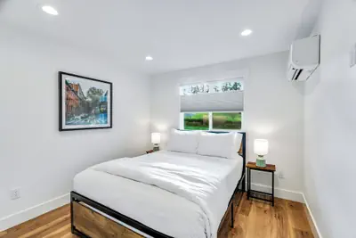 Photo 4 - Sunny 3BR Retreat Near Everet Waterfront