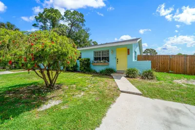 Photo 2 - Manatee Cove Retreat | Pet-Friendly Coastal Home Sleeps 6