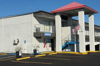 Photo 5 - Englewood Inn & Suites