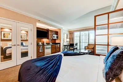 Photo 2 - MGM Signature - Strip view suite