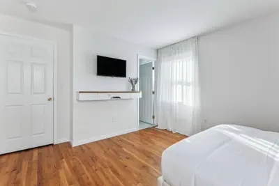 Photo 4 - Luxury NYC Home Game Room Free Parking