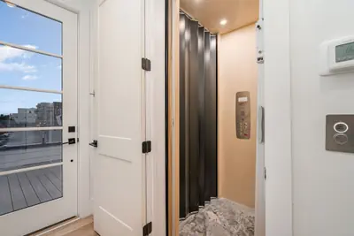 Photo 5 - Elevator With Rooftop Hot Tub Pet-friendly Yard