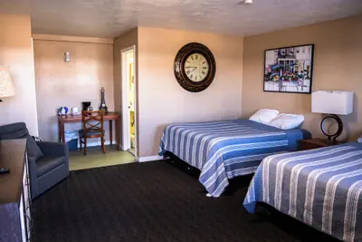 Photo 2 - Yellowstone Motel
