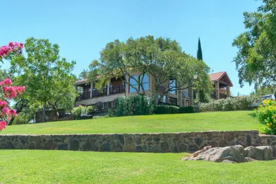 Photo 2 - Luxurious Lakefront Estate: Spectacular Views and 600-ft Private Jetty & Boat Ramp