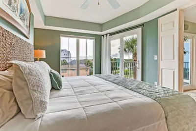 Photo 5 - Cozy Beachfront 1BR w/ Stunning Views