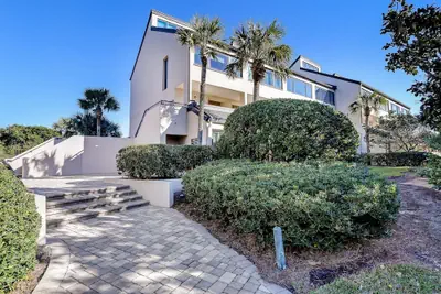 Photo 2 - Pet Friendly 2 Bedroom Villa w/ Pool - Captain's Court