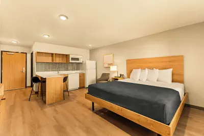 Photo 5 - LivAway Suites Phoenix-Tolleson