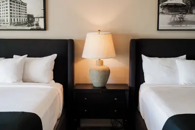 Photo 4 - The Markham Hotel