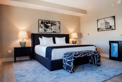Photo 5 - The Markham Hotel
