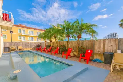 Photo 2 - 1st Floor Pool Affordable Near Beach 2 Bedroom Apts