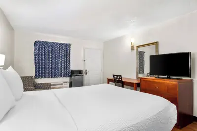 Photo 4 - Homestay Inn & Suites