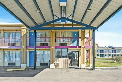 Photo 2 - Luxury Inn By Hotel O Hattiesburg, MS