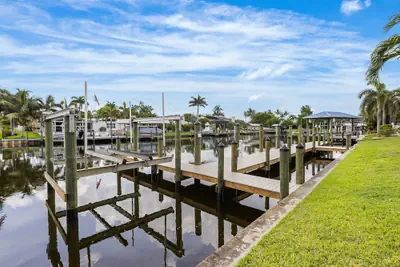 Photo 2 - Riverfront Home w Private Dock Pool Beaches
