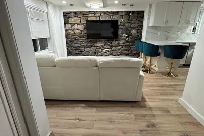 Photo 4 - Luxe 1BR Oasis - Prime NY Stay