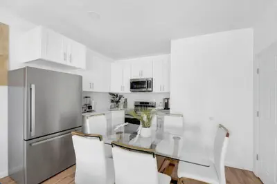 Photo 5 - Uscale 2BR Escape in the Heart of NYC